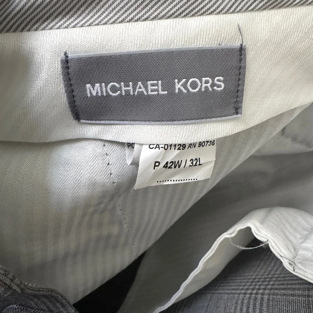 Michael Kors Light Gray Glen Plaid Suit Jacket Set
Jacket 52L Pants 42Wx32L - Picture 6 of 7
